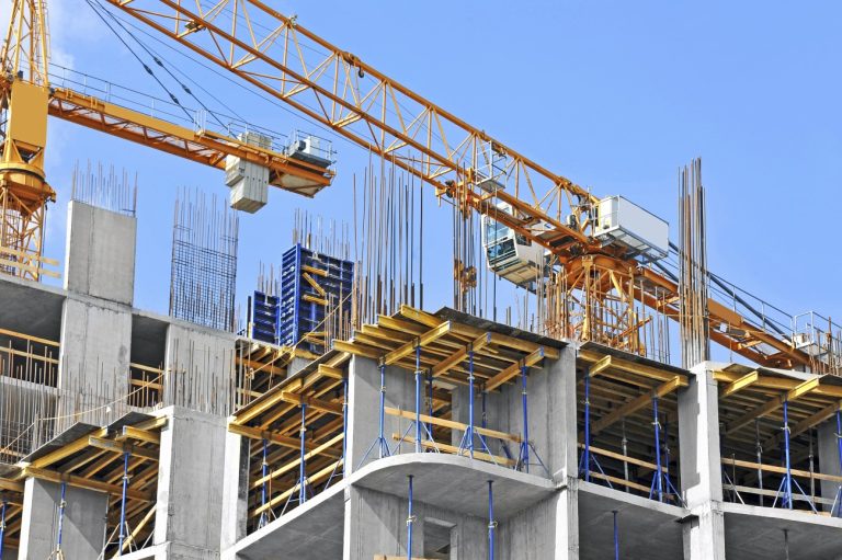 Ndryshojnë lejet e ndërtimit, certifikata e karabinasë dhe afatet për projektet e vjetra